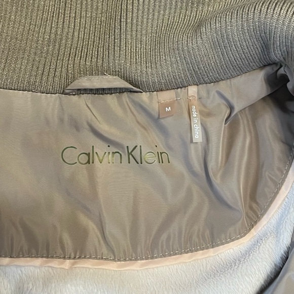 Calvin Klein Quilted Coat In Beige Tan With Faux Fur Trim Hood Size Medium - Picture 4 of 11